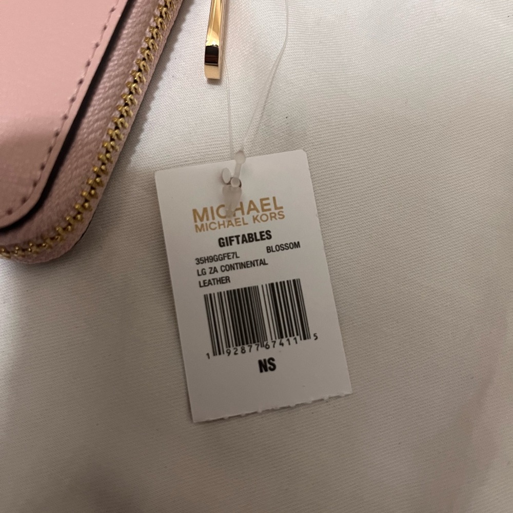 Michael Kors continental wallet. Brand new with packaging never been used. - Picture 4 of 4